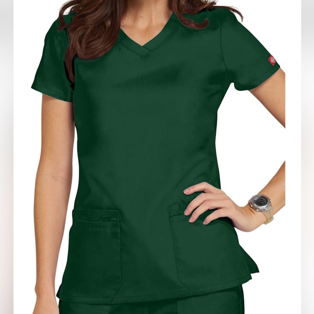 Multi Pocket V-Neck Top in Hunter Green color